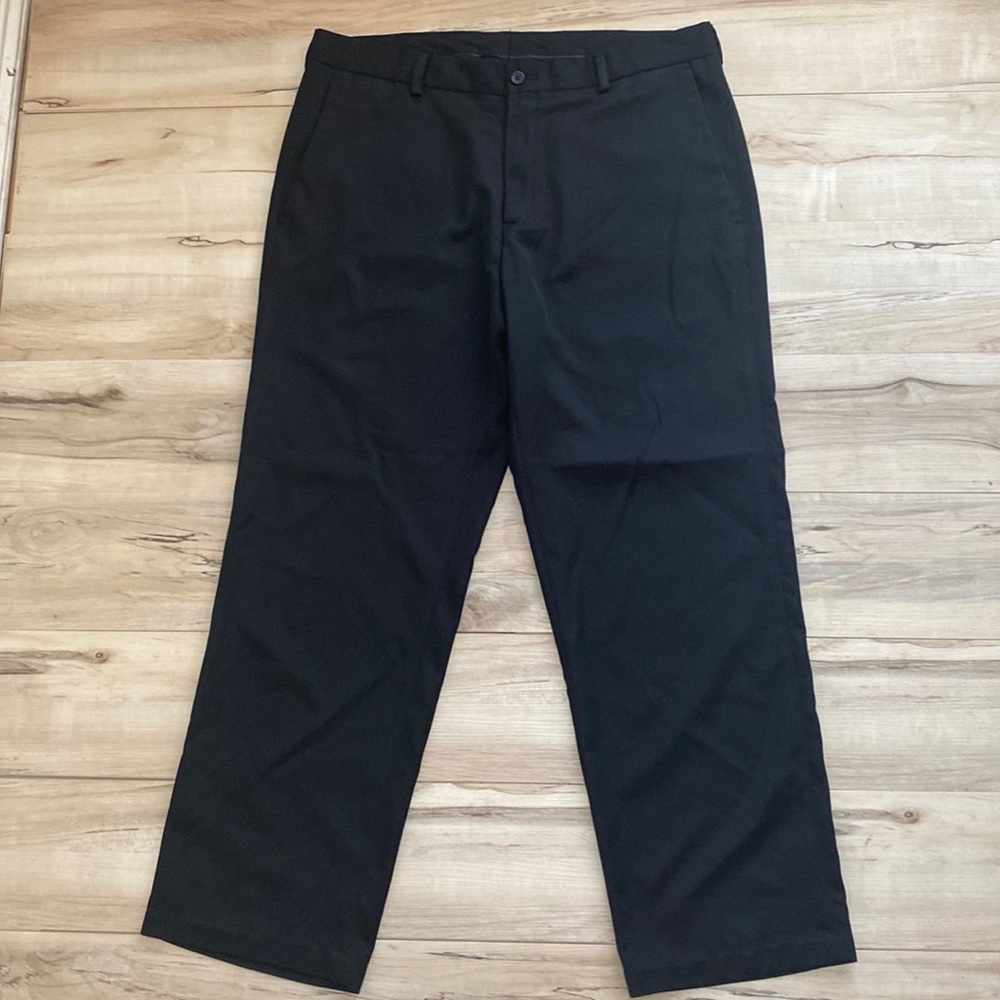 Kenneth Cole Reaction Men’s black dress pants. Size W36 and L30. Great condition